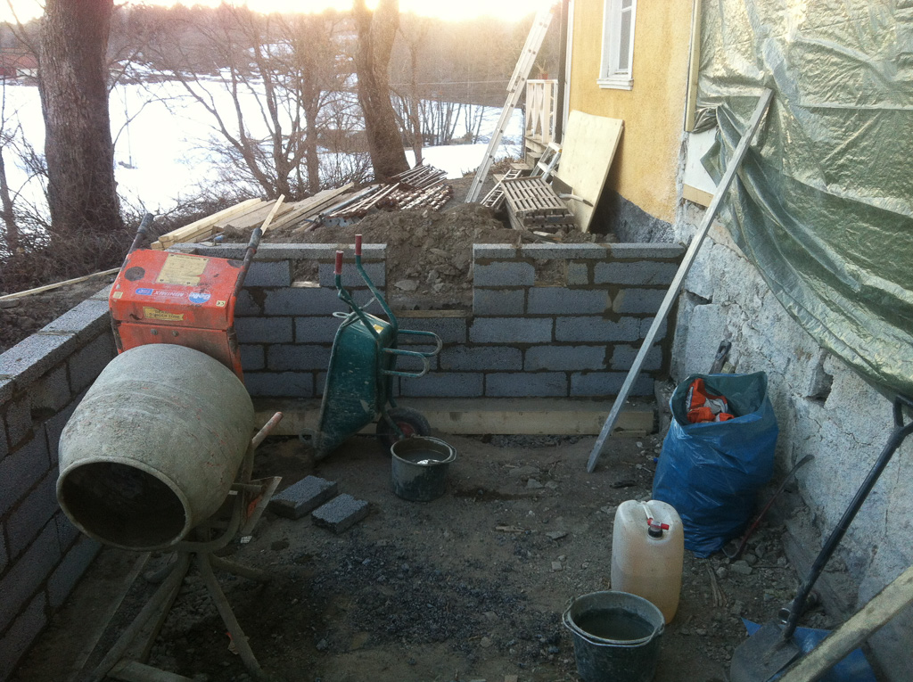 04 April 2013