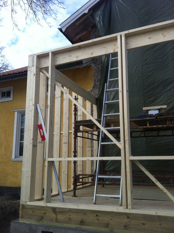 10 April 2013